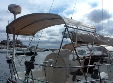 Good gear: Gemini Marine, the strapless bimini & more thumbnail