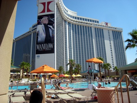 Vegas_Manilow_cPanbo