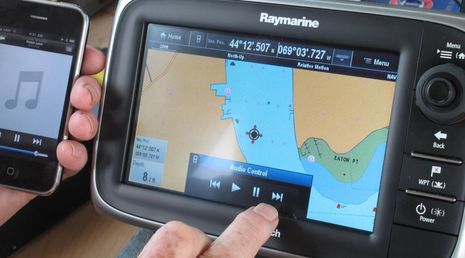 Raymarine_e7_demo_Bluetooth_audio_cPanbo.jpg