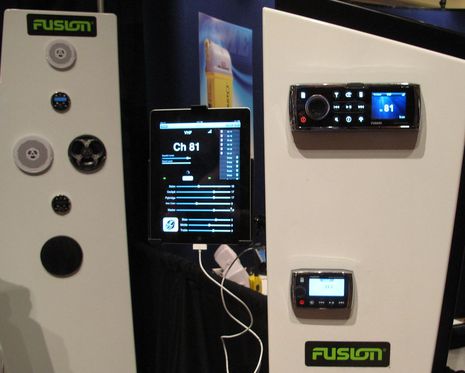 NMEA2011_Fusion_700_VHF_cPanbo.jpg