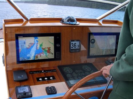 EB55_Furuno_Raymarine_Maretron_KEP_FB_cPanbo.jpg