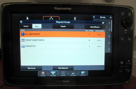 Raymarine_LightHouse_II_new_waypoint_management_cPanbo.jpg