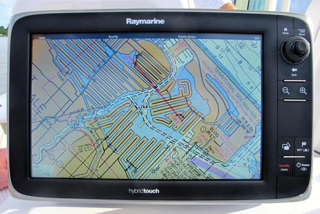 Raymarine_LightHouse_II_w_NOAA_raster_chart_cPanbo.jpg