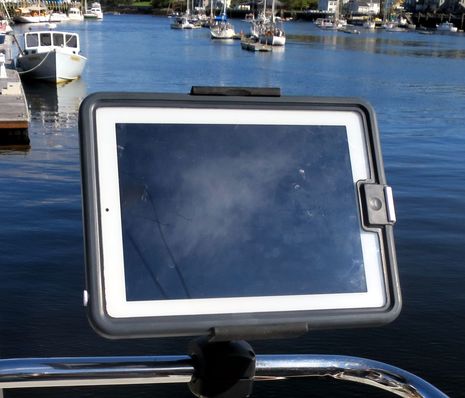 Livedge_iPad_gen2_case_Rokk_mounted_cPanbo.jpg