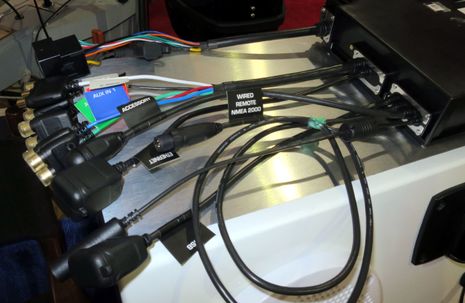 Fusion_MS-xx750_cabling_w_standard_NMEA_2000_connector_aPanbo.jpg