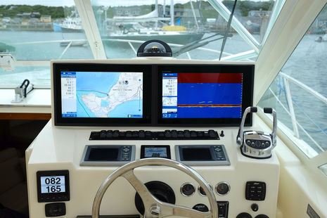 Helm_with_TZT_2_15L_displays_courtesy_F_Khedouri_aPanbo.jpg
