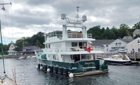 200_ton_expedition_yacht_just_before_close_call_cPanbo.jpg