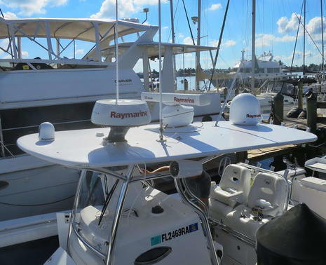 Raymarine_Quantum_Q24_temp_installed_badly_next_to_open_array _cPanbo.jpg