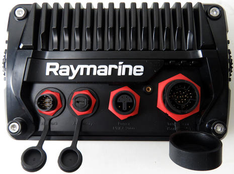 Raymarine_Axiom_7_bootie_shot_cPanbo.jpg