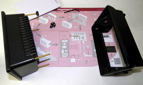Raymarine_Axiom_surface_mount_detail_cPanbo.jpg
