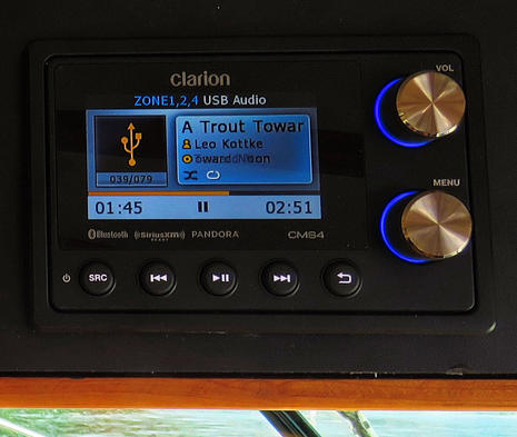Clarion CMS4 stereo on Gizmo cPanbo.jpg